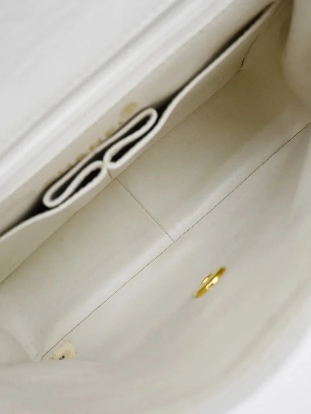 CHANEL CC Mini Matelasse Chain Shoulder Bag Leather White GHW Vintage